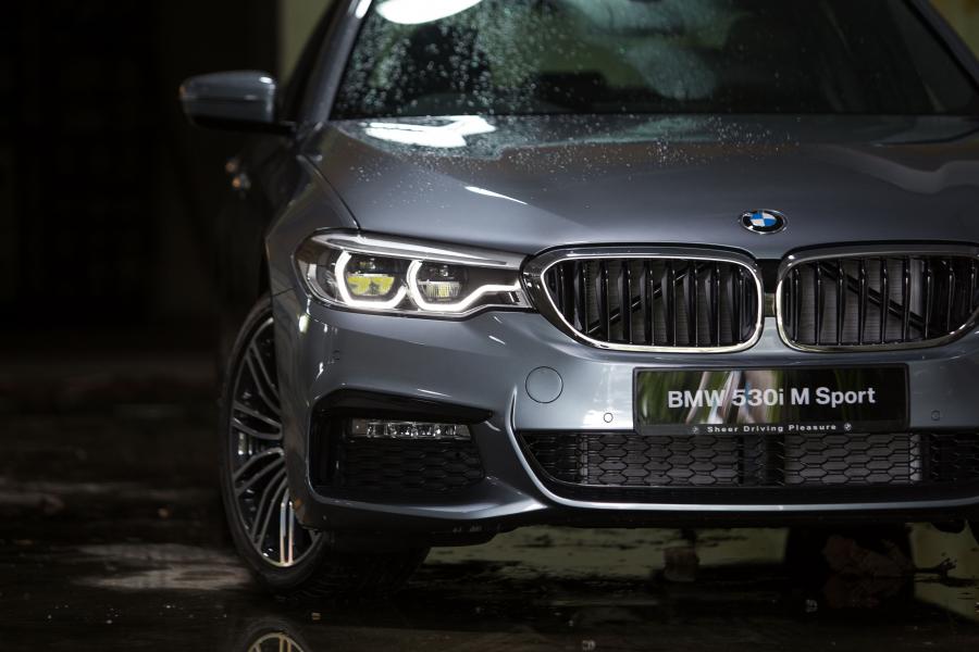 Детали экстерьера BMW 530i Sedan M Sport (G30) 2017 года  (MY) (фото 13 из 16)